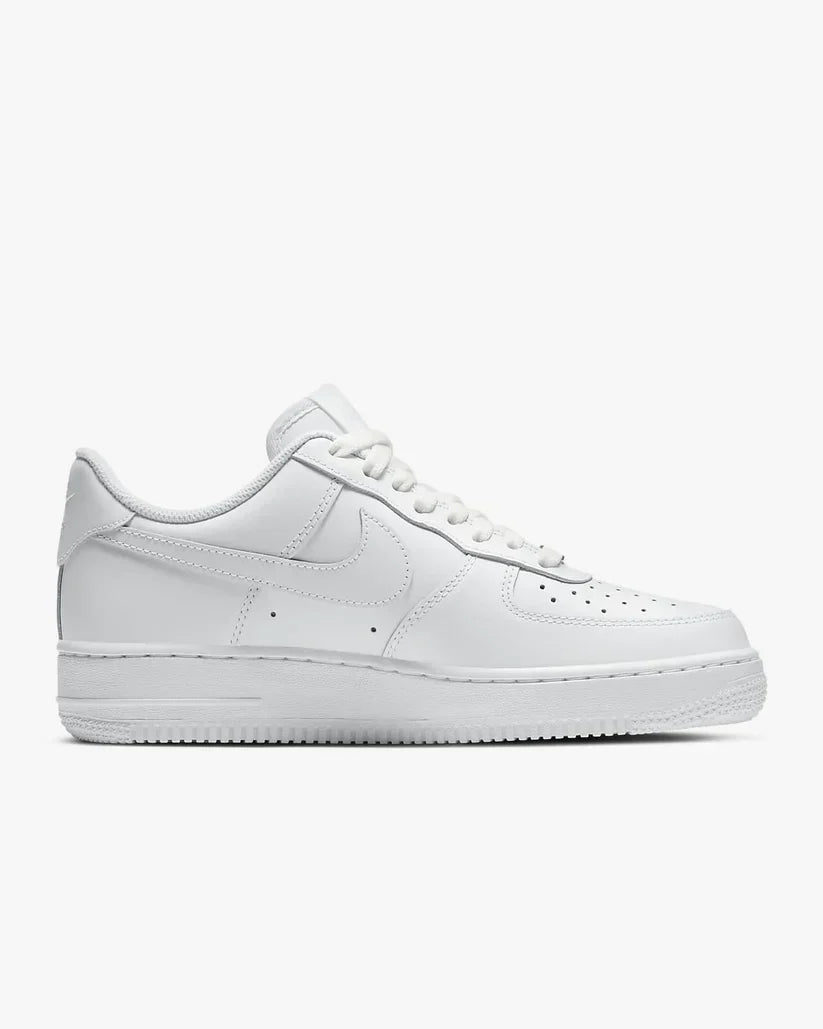 Nike Air Force 1 07 Triple White